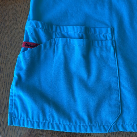 Dickies EDS V-neck size small cotton/poly like new Scrub Top - Picture 5 of 9